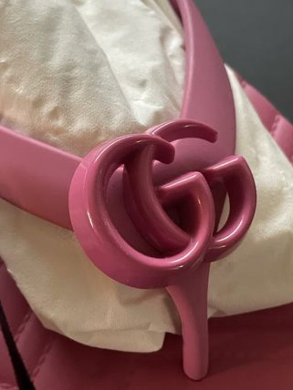 Gucci Pink Logo Rubber Flip Flops - Picture 5 of 6